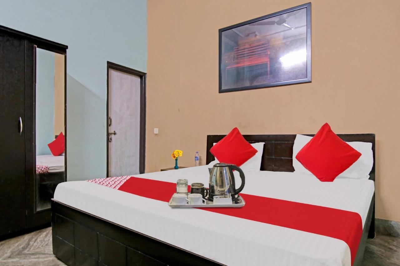 Flagship Hotel Decent Stay Near Pvr Vikaspuri Delhi نيودلهي المظهر الخارجي الصورة