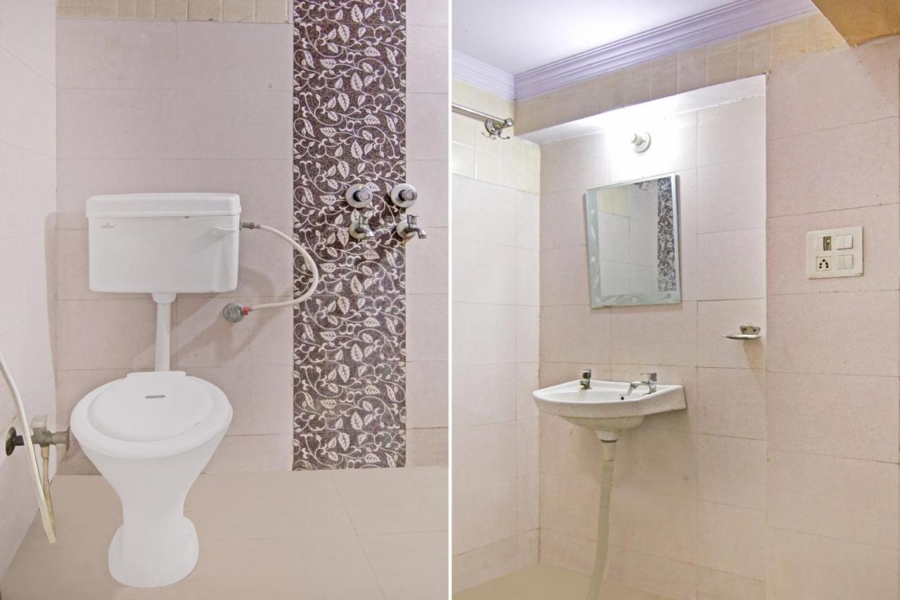 Flagship Hotel Decent Stay Near Pvr Vikaspuri Delhi نيودلهي المظهر الخارجي الصورة