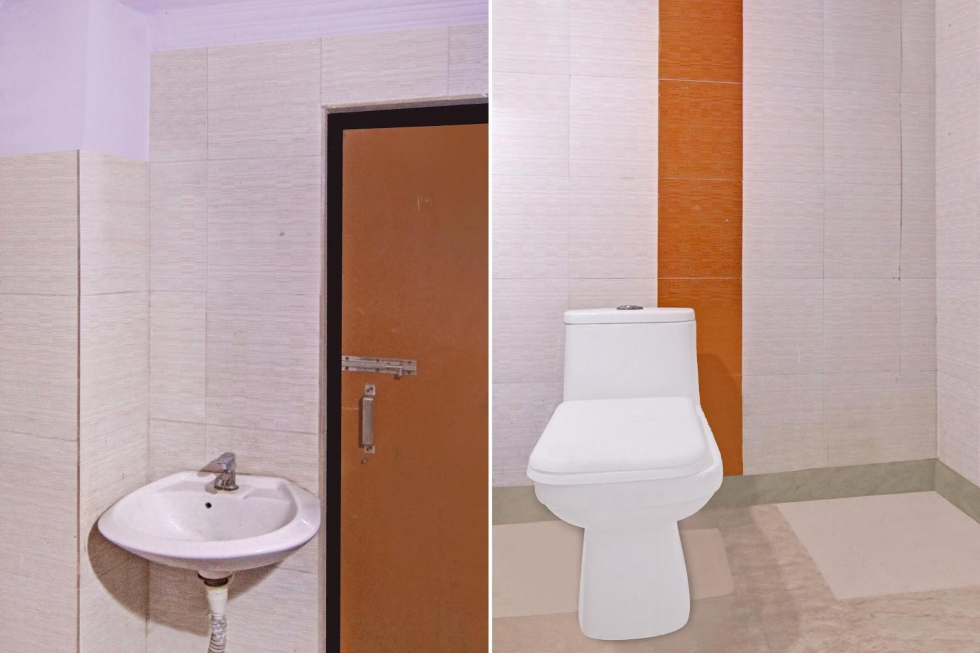 Flagship Hotel Decent Stay Near Pvr Vikaspuri Delhi نيودلهي المظهر الخارجي الصورة
