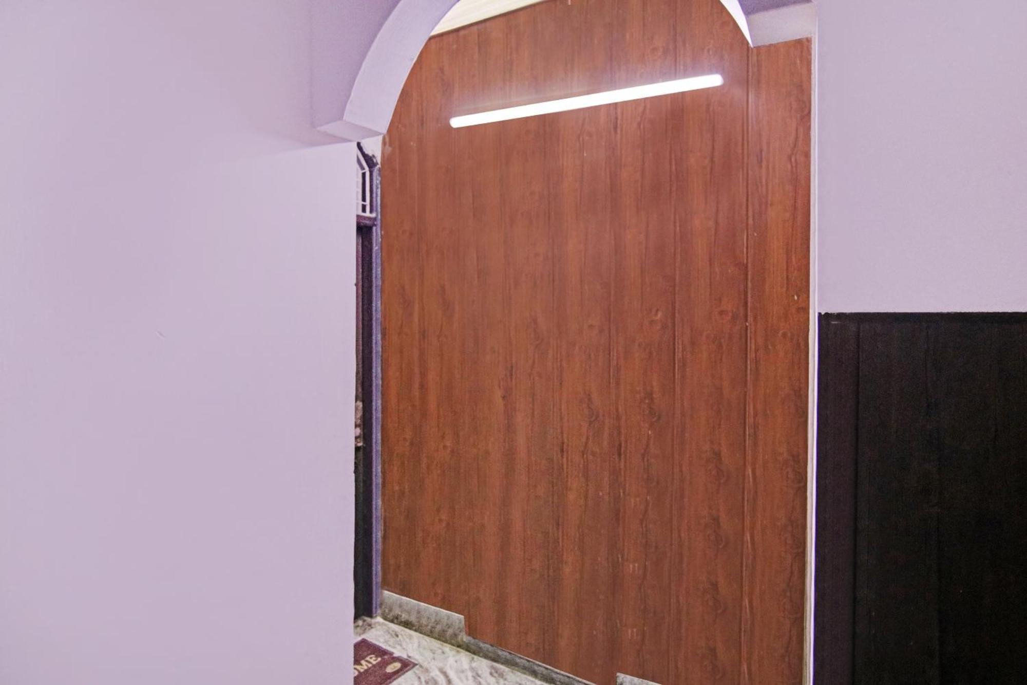 Flagship Hotel Decent Stay Near Pvr Vikaspuri Delhi نيودلهي المظهر الخارجي الصورة