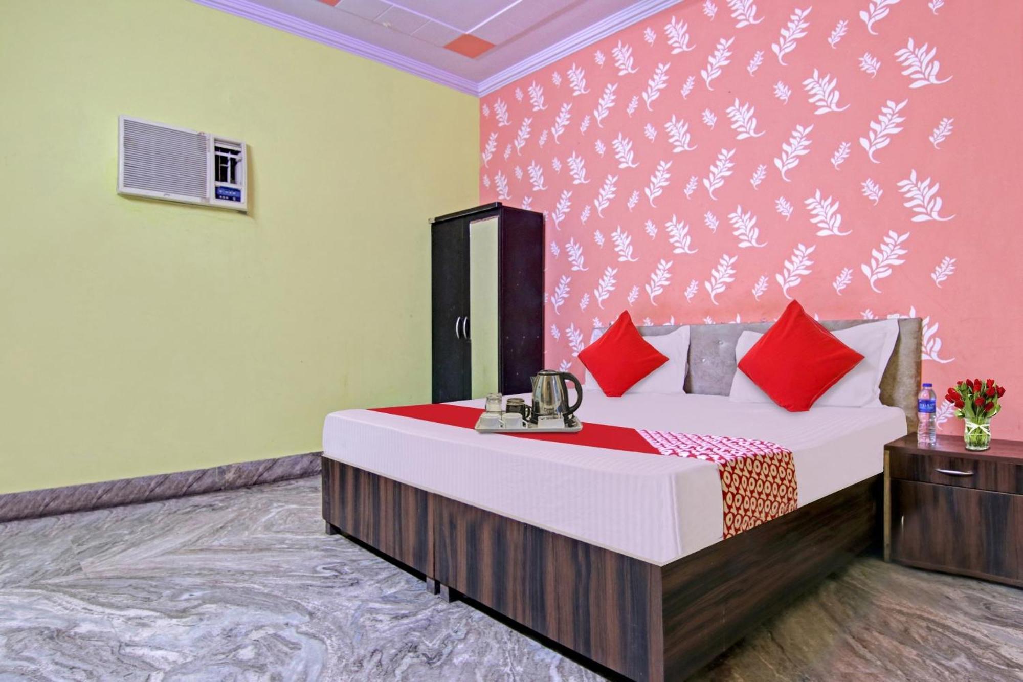 Flagship Hotel Decent Stay Near Pvr Vikaspuri Delhi نيودلهي المظهر الخارجي الصورة